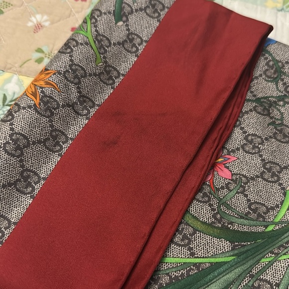 Gucci silk-twill new there a spot on the last picture only used for photo shoot - Picture 6 of 6